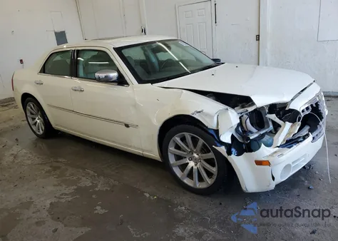 2008 Chrysler 300C z USA, uszkodzony, nr VIN 2C3KA63H28H323035